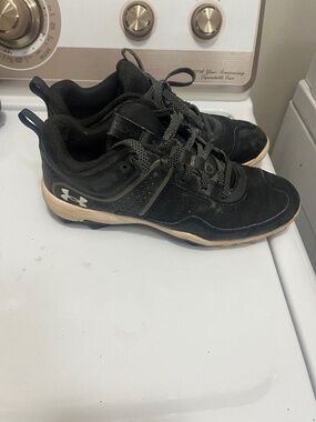 Under Armour Softball Cleats Womens‎ Size 6.5 RM Black Sisterhood Athletics